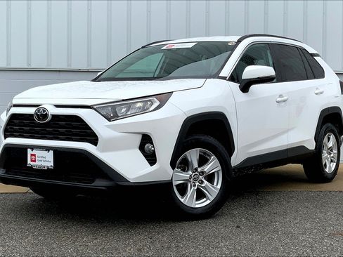 Used 2021 Toyota RAV4 XLE FWD image 2