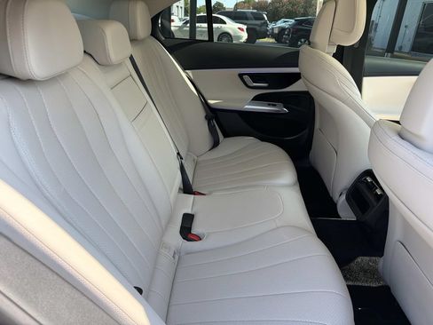 Used 2025 Mercedes-Benz E 450 4MATIC Sedan image 9