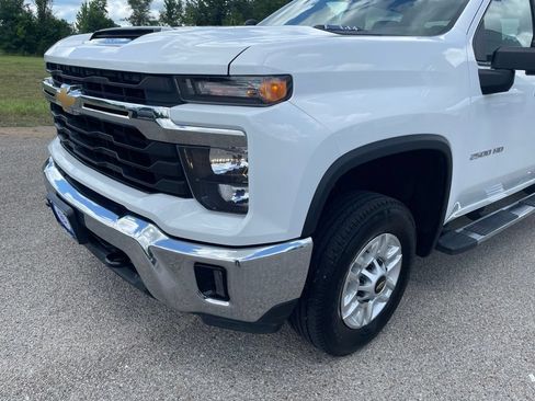 Used 2025 Chevrolet Silverado 2500 LT w/ Convenience Package AWD/4WD image 11