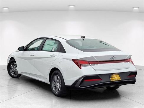 New 2026 Hyundai Elantra SE image 5