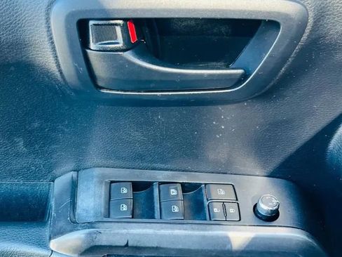 Used 2018 Toyota Tacoma SR5 image 23