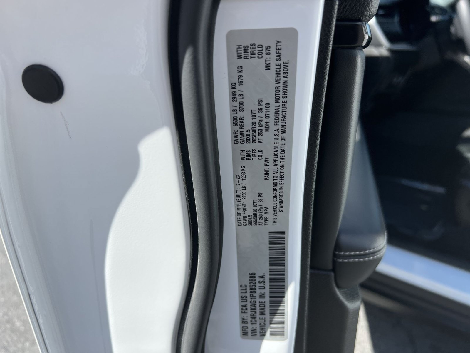 Used 2023 Jeep Grand Cherokee L Altitude AWD/4WD image 29