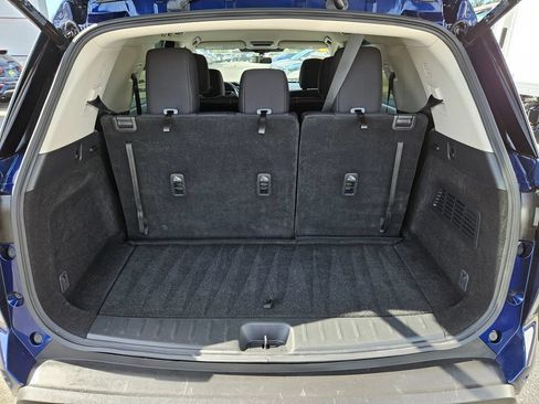 Used 2025 Nissan Pathfinder SV AWD/4WD image 12