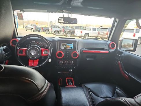 Used 2017 Jeep Wrangler Unlimited Rubicon AWD/4WD image 14