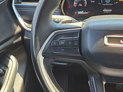 Used 2023 Jeep Grand Cherokee Altitude AWD/4WD image 21