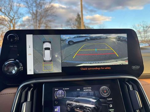 Used 2025 Lexus LX 600 4WD w/ Accessory Package (2T) image 29