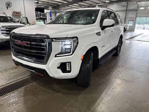 Used 2024 GMC Yukon AT4 w/ Technology Package AWD/4WD image 6