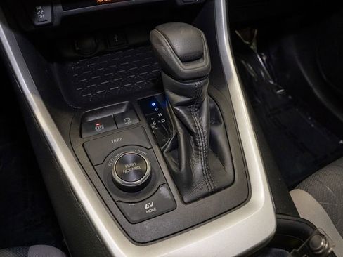 Used 2021 Toyota RAV4 XLE w/ Convenience Package image 17