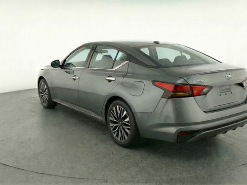 Used 2025 Nissan Altima 2.5 SV FWD image 6