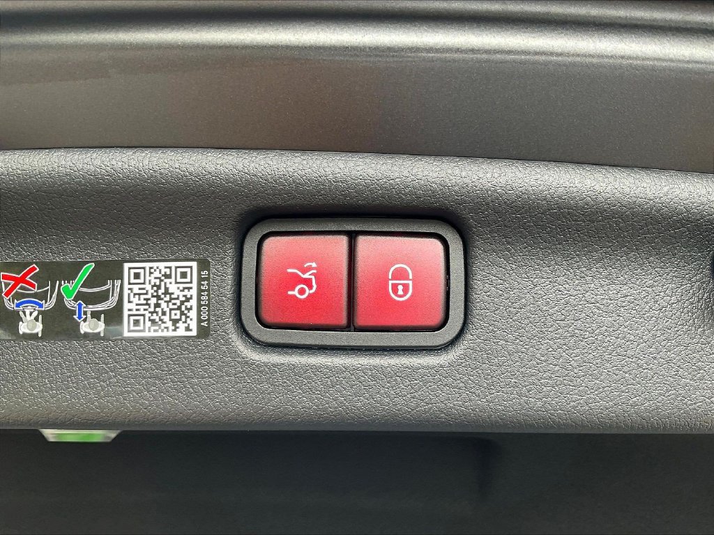 Used 2026 Mercedes-Benz C 43 AMG 4MATIC Sedan image 39