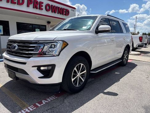 Used 2018 Ford Expedition XLT w/ Equipment Group 202A RWD image 3