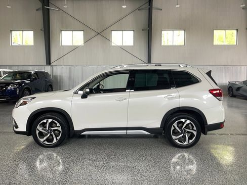 Used 2023 Subaru Forester Touring AWD/4WD image 4
