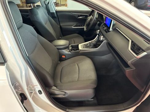 Used 2025 Toyota RAV4 XLE AWD/4WD image 16