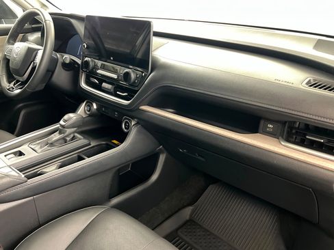 Used 2024 Toyota Grand Highlander Limited AWD/4WD image 26