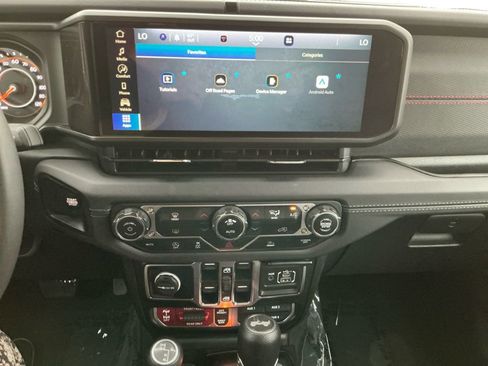 Used 2024 Jeep Wrangler Unlimited Rubicon image 18