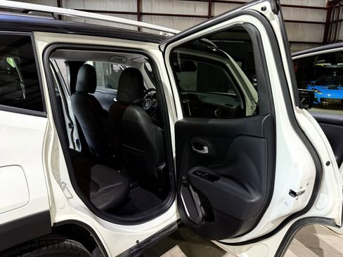 Used 2018 Jeep Renegade Limited w/ UConnect 8.4 Nav Group FWD image 21