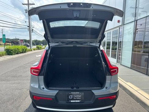 Certified 2025 Volvo XC40 B5 Plus AWD/4WD image 11