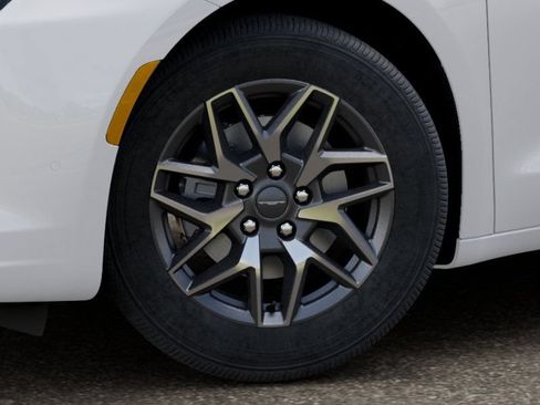 New 2027 Chrysler Pacifica Limited FWD image 8
