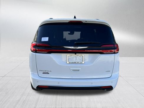 New 2026 Chrysler Pacifica Pinnacle image 6