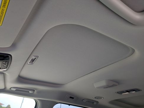 Certified 2025 Kia Carnival SX Prestige FWD image 14