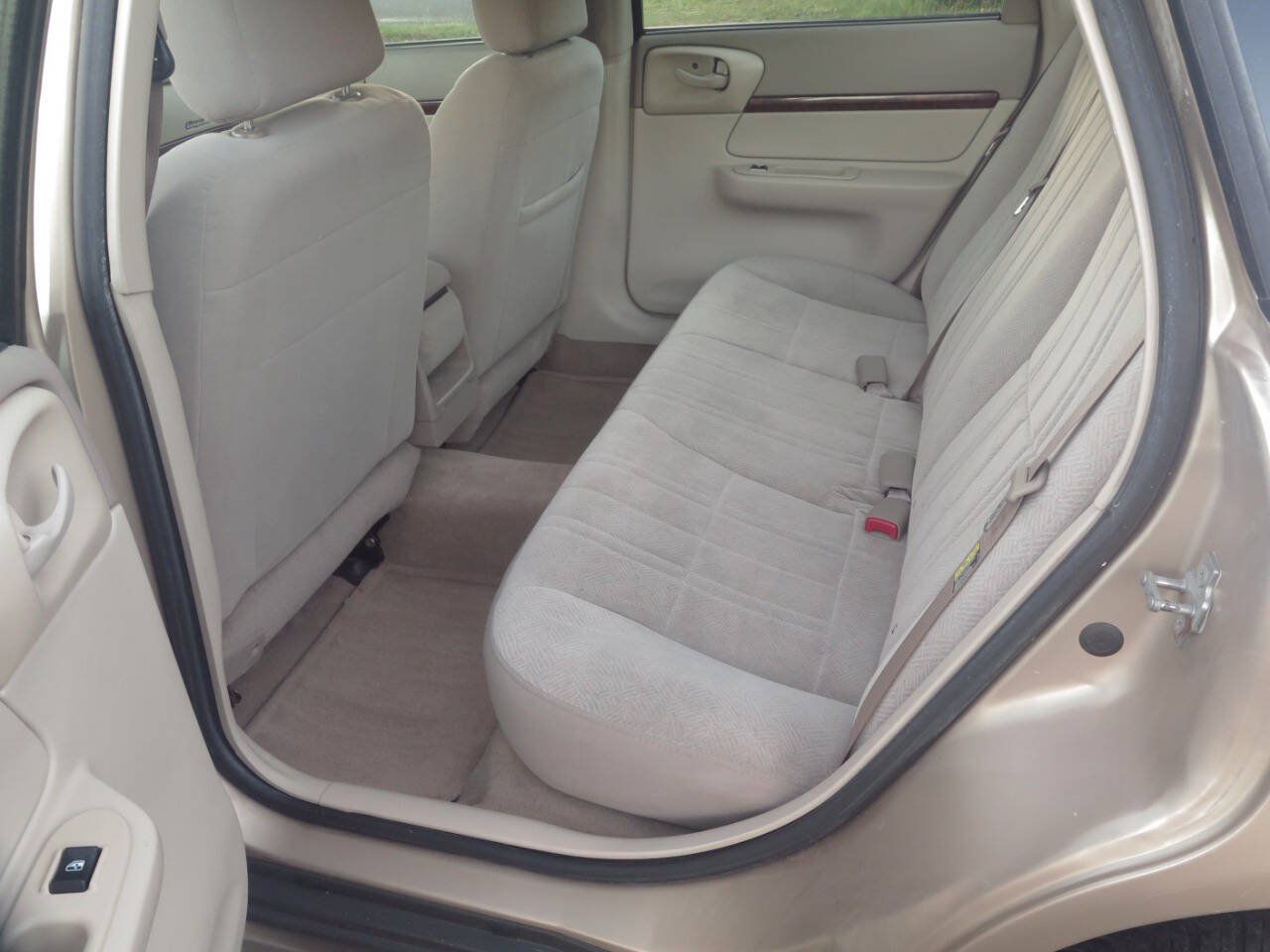 Used 2005 Chevrolet Impala w/ Preferred Equipment Group FWD image 28