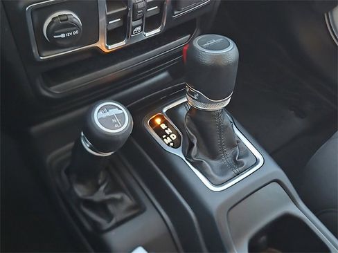 Used 2022 Jeep Gladiator Willys image 23