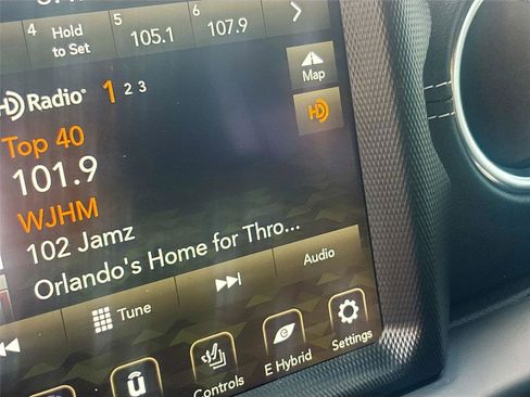 Used 2022 Jeep Wrangler Unlimited Sahara w/ Cold Weather Group AWD/4WD image 9