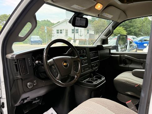 Used 2022 Chevrolet Express 3500 w/ Power Convenience Package RWD image 20