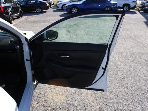 Used 2023 Nissan Sentra SV FWD image 15