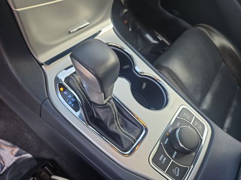 Used 2016 Jeep Grand Cherokee Overland image 26