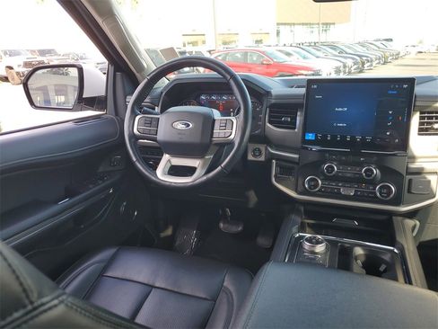 Used 2024 Ford Expedition Max XLT image 12