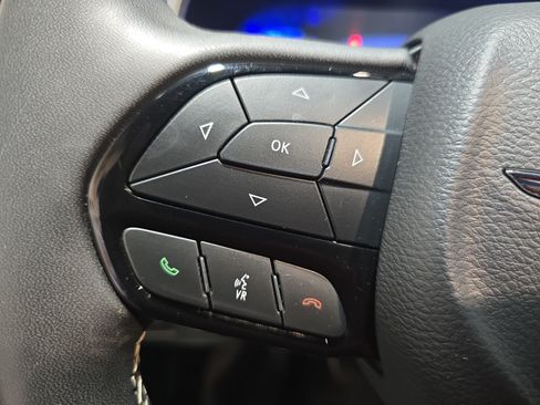 Used 2025 Chrysler Pacifica Limited FWD image 15