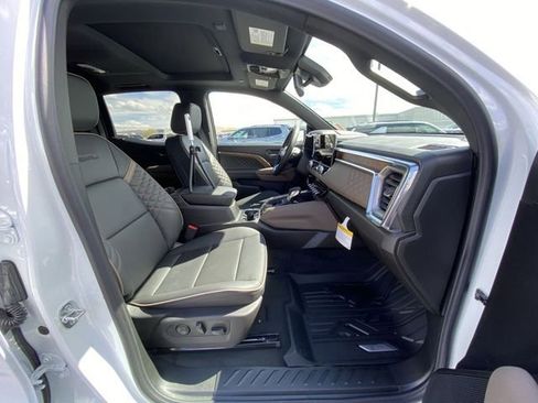 New 2026 GMC Canyon Denali w/ LPO, Black Badging Package AWD/4WD image 25