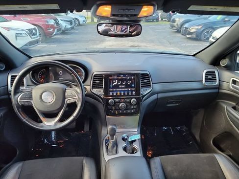 Used 2022 Jeep Grand Cherokee Laredo AWD/4WD image 11