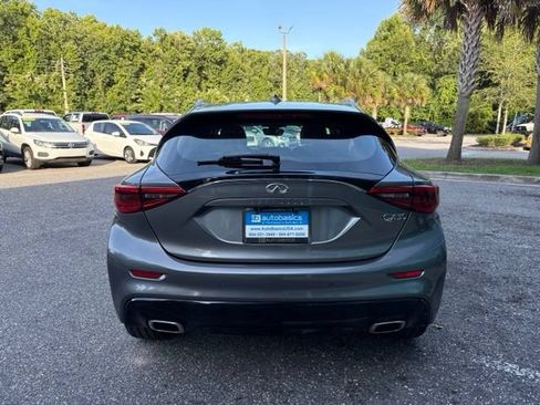 Used 2017 INFINITI QX30 Premium w/ Navigation Package FWD image 4