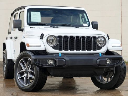 Used 2024 Jeep Wrangler Unlimited AWD/4WD image 2