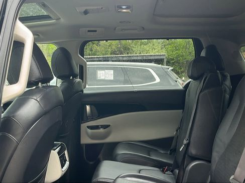 Used 2024 Kia Carnival SX Prestige FWD image 24