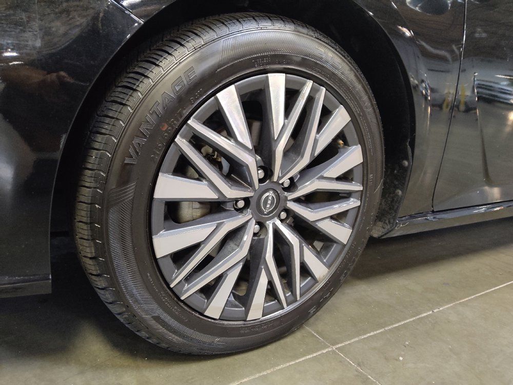 Used 2025 Nissan Altima 2.5 SV FWD image 31