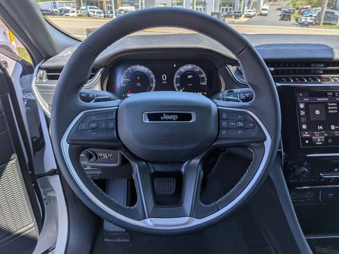 New 2026 Jeep Grand Cherokee L Laredo w/ Trailer Tow Package AWD/4WD image 18