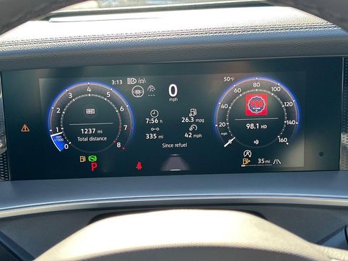 Used 2025 Volkswagen Tiguan SE R-Line image 24