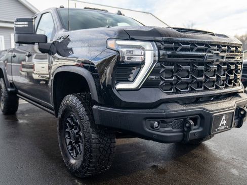 Used 2025 Chevrolet Silverado 2500 ZR2 w/ ZR2 Bison Edition image 8