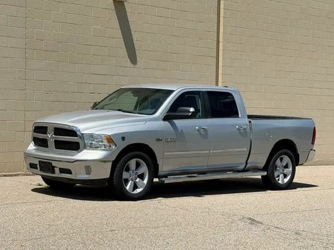 Used 2017 RAM 1500 Classic SLT AWD/4WD image 7