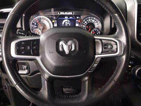 Used 2022 RAM 1500 Big Horn AWD/4WD image 3