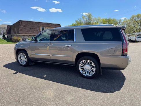 Used 2019 Cadillac Escalade ESV Platinum AWD/4WD image 8