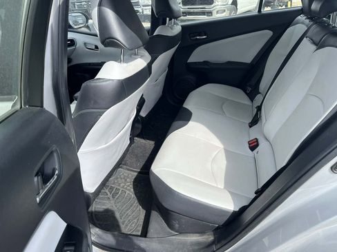 Used 2018 Toyota Prius Four w/ Advanced Technology Package image 17