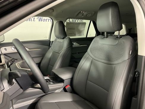 New 2026 Ford Explorer Active RWD image 14