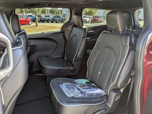 New 2026 Chrysler Pacifica Limited w/ S Appearance Package FWD image 14