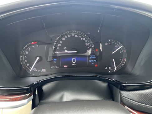 Used 2017 Cadillac XT5 Luxury w/ Driver Awareness Package AWD/4WD image 19