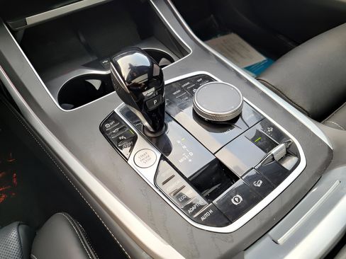 Used 2022 BMW X7 M50i w/ Luxury Seating Package image 19