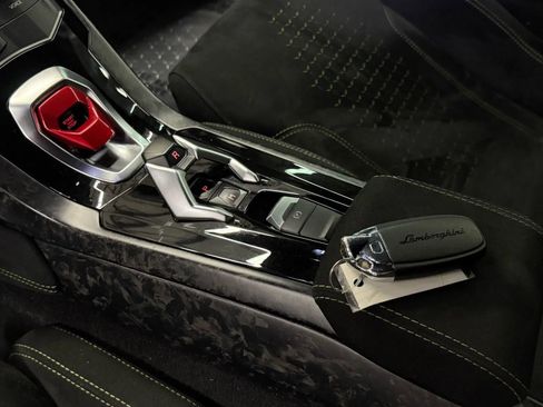 Used 2018 Lamborghini Huracan Performante image 12